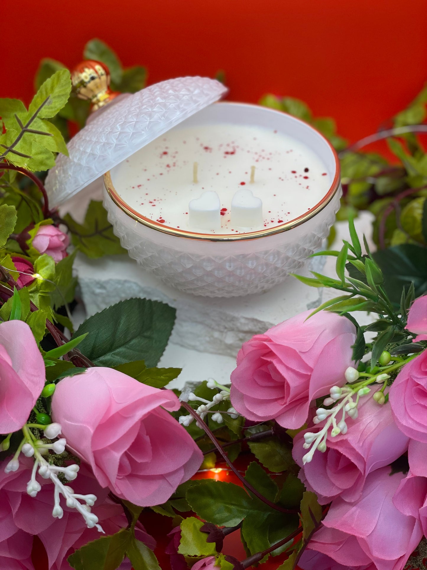 Champagne & Strawberries - Soy & Coconut Candle (45 hours burn time - cotton wick)