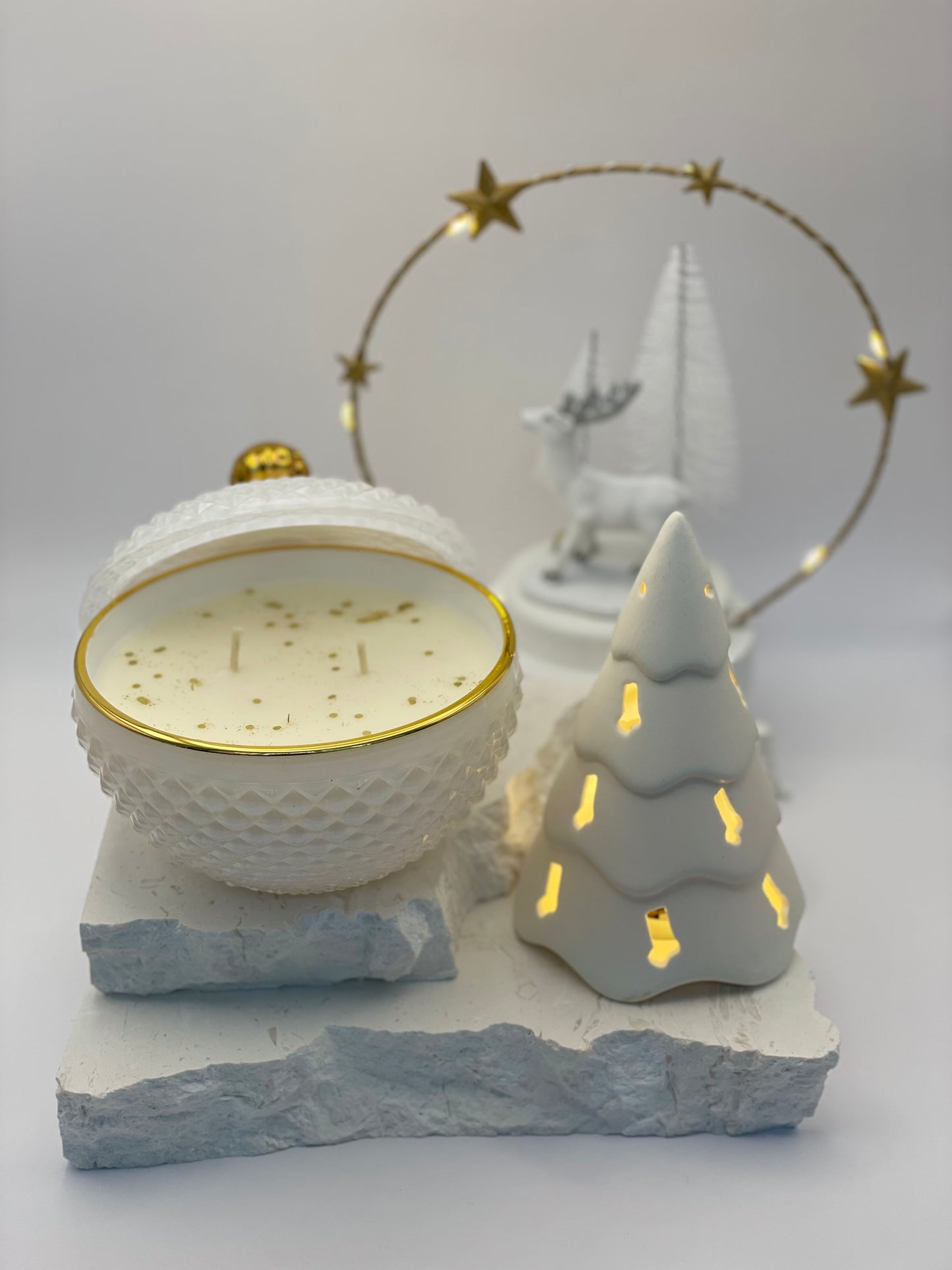 White Christmas - Large Soy & Coconut Candle (45 hours burn time - cotton wick)