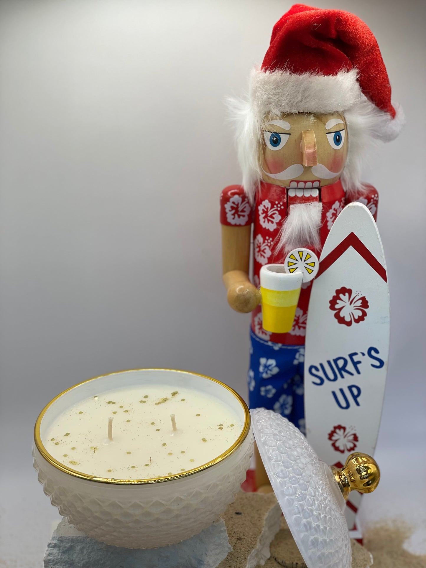 Beachside Christmas - Large Soy & Coconut Candle (45 hours burn time - cotton wick)