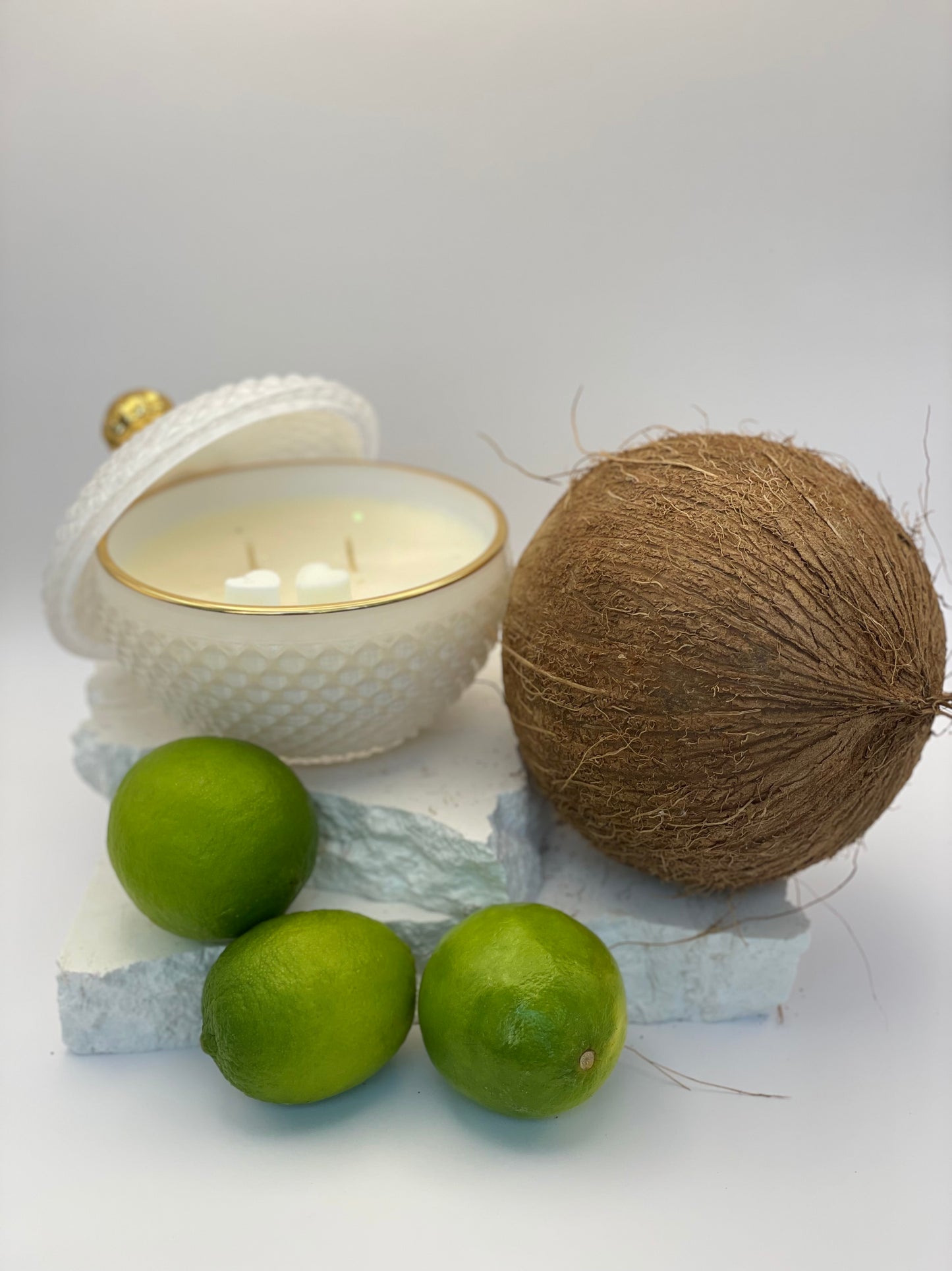 Coconut & Lime - Soy & Coconut Candle (45 hours burn time - cotton wick)