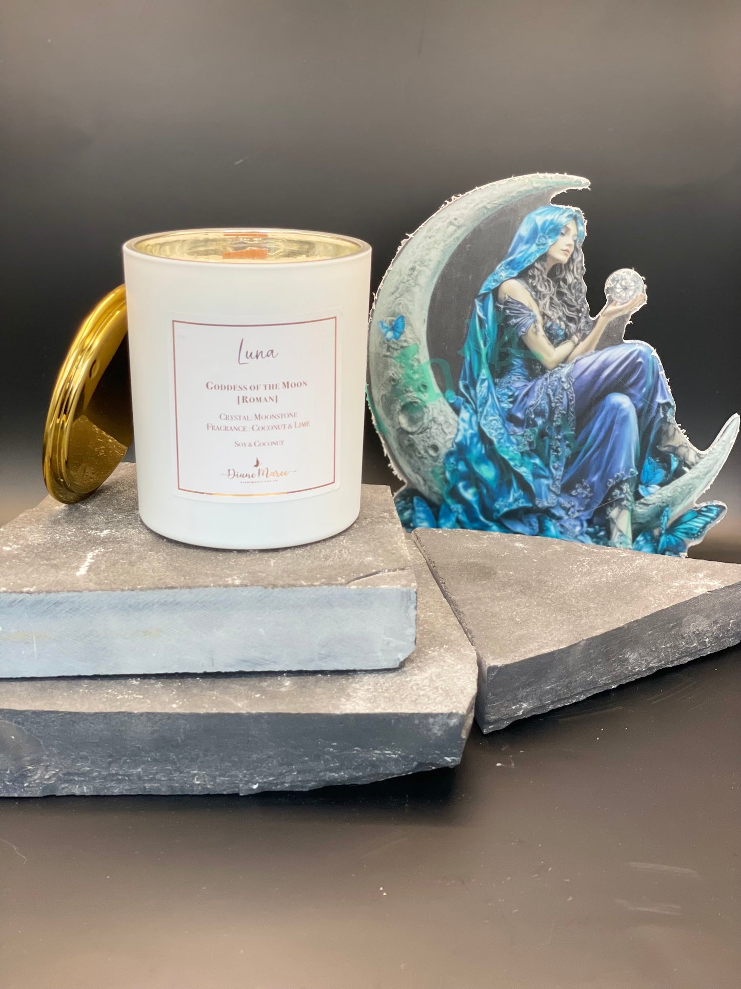 Luna - Goddess of the Moon [Roman]. Large Soy & Coconut Candle. Fragrance: Coconut & Lime (60 hours burn time - wood wick)